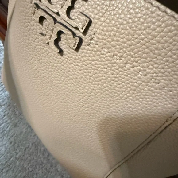 Tory Burch McGraw bucket Cream Leather Shoulder Bag - Picture 2 of 2